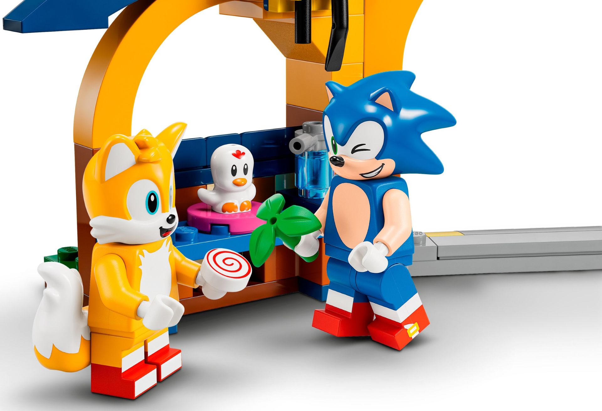 LEGO Конструктор Sonic the Hedgehog Мастерская Тейлз и самолет