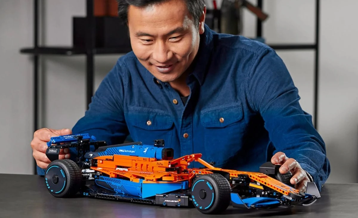Конструктор LEGO Technic Гоночный автомобиль McLaren Formula 1