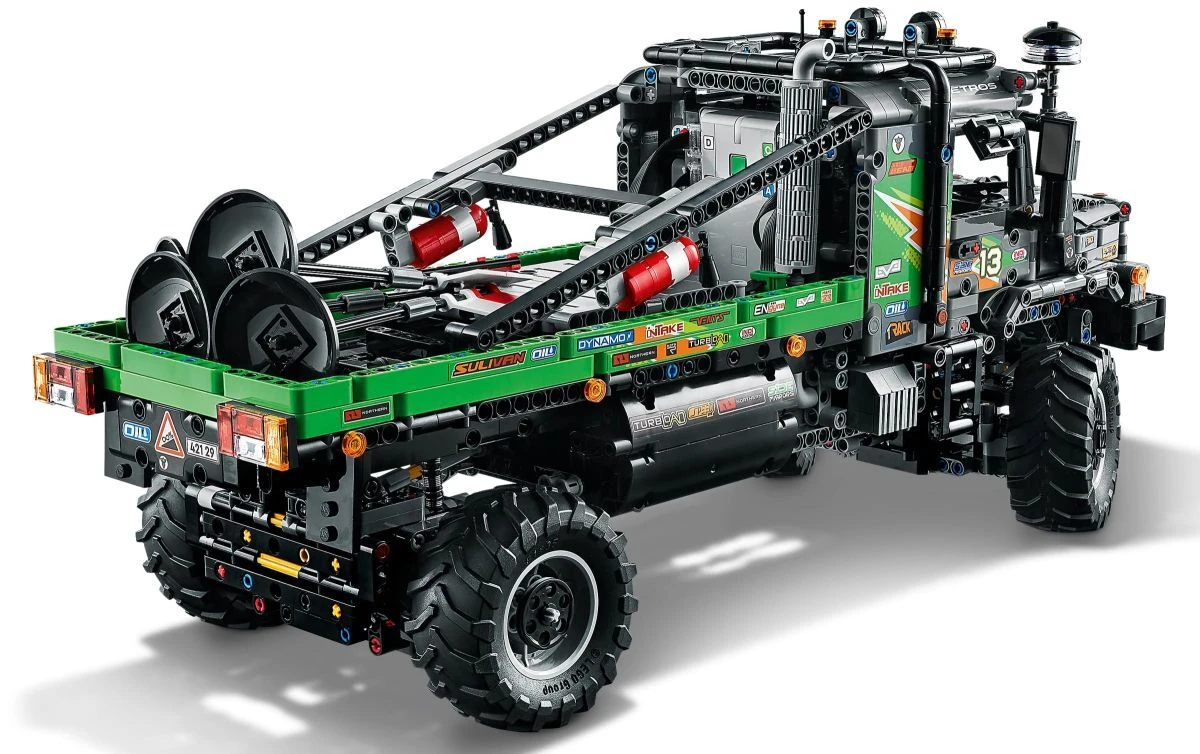 Конструктор LEGO Technic Полноприводный грузовик-внедорожник