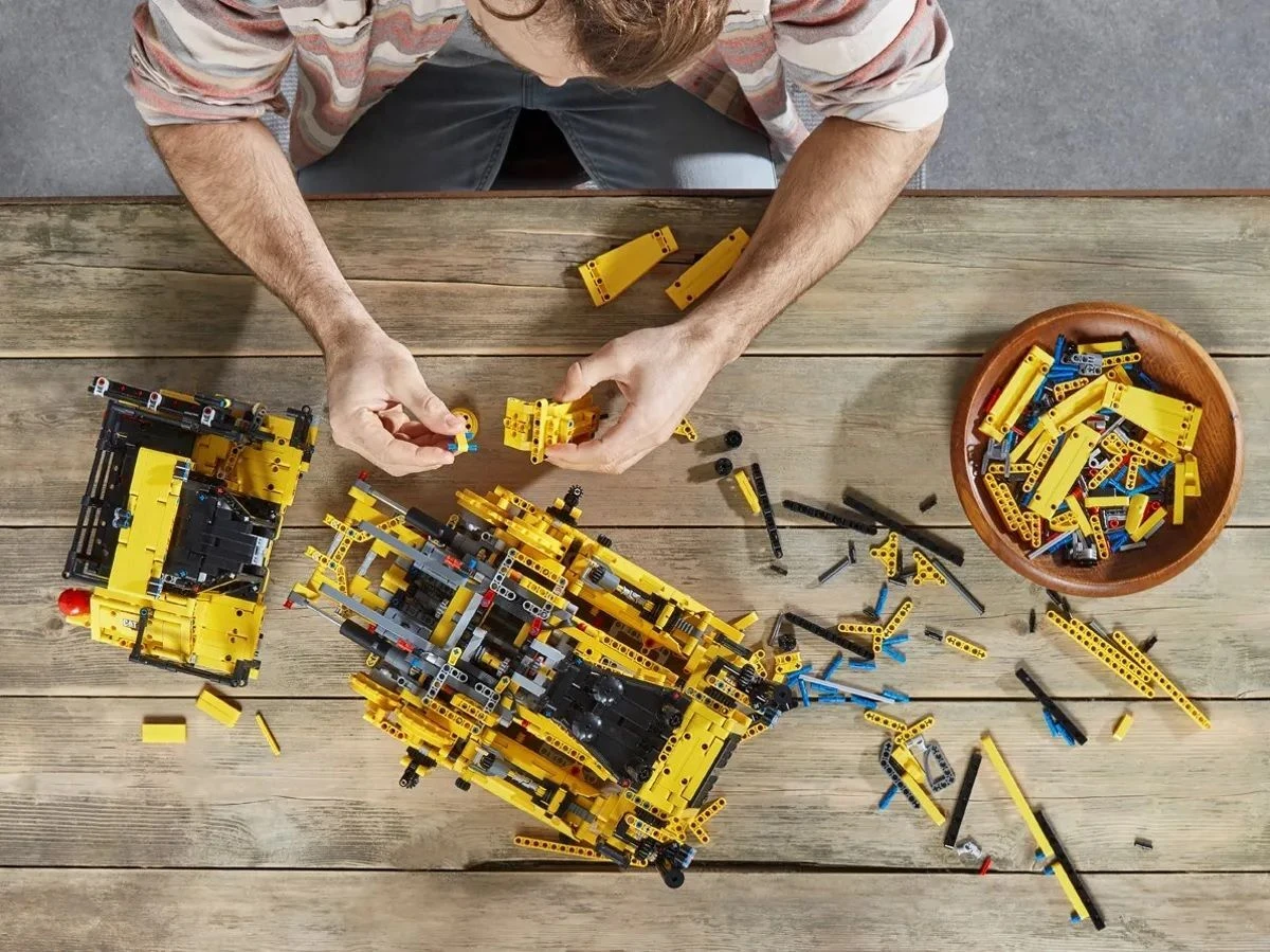 Конструктор LEGO Technic Бульдозер Cat D11 на пульте управления