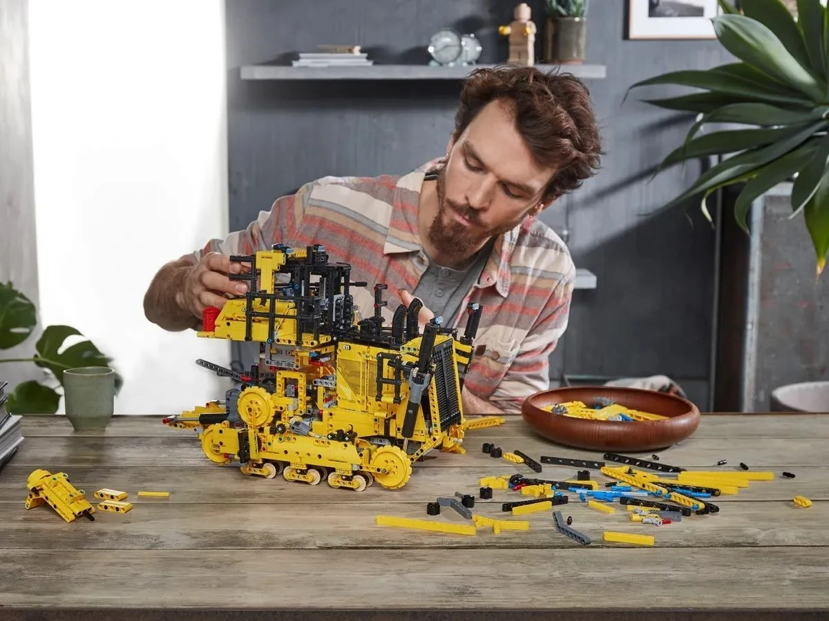 Конструктор LEGO Technic Бульдозер Cat D11 на пульте управления