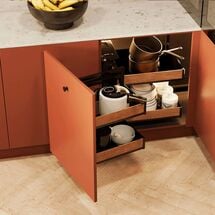 Магический угол MAXIMA PURO Corner SPACE 900–1000 (фасад 400–500), универсальный, металл черный матовый/дуб, Сторона крепления: Универсальная, Наружный размер секции, мм: 900-1000, Цвет: Черный матовый/Дерево