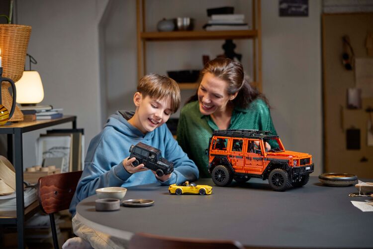 LEGO Конструктор Technic Mercedes-Benz G 500 PROFESSIONAL Line, изображение 11