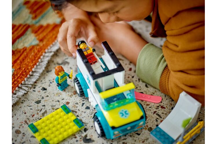 LEGO Конструктор City Карета скорой помощи и сноубордист, изображение 7