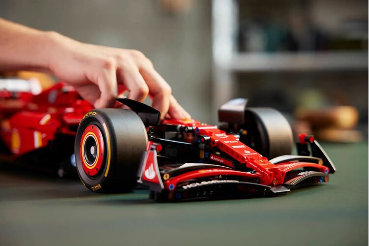 Конструктор LEGO Technic Автомобіль F1 Ferrari SF-24, изображение 12