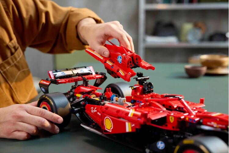 Конструктор LEGO Technic Автомобіль F1 Ferrari SF-24, изображение 11