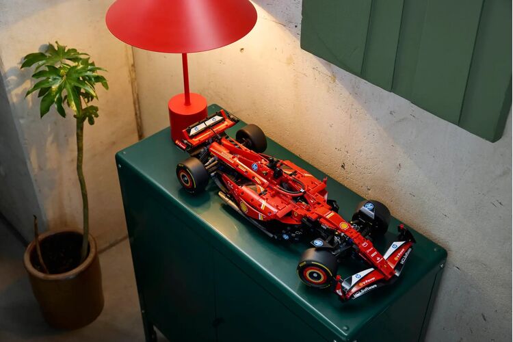 Конструктор LEGO Technic Автомобіль F1 Ferrari SF-24, изображение 13