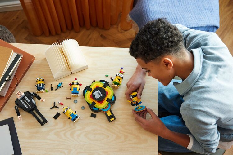 Конструктор LEGO Despicable Me 4 Ґру и миньйоны с кубиков, изображение 4