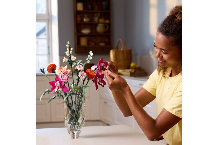 Конструктор LEGO Botanicals Милый розовый букет цветов, изображение 4
