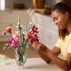 Конструктор LEGO Botanicals Милый розовый букет цветов, изображение 5